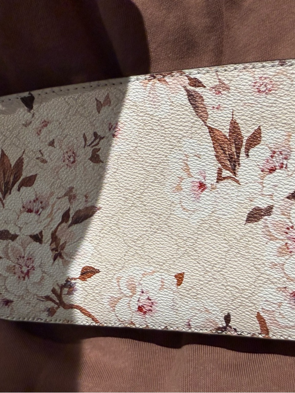 Floral Print Wristlet Clutch in Cream and Pink - Picture 4 of 7